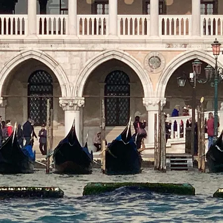 Welcome To Royalclass * Venice